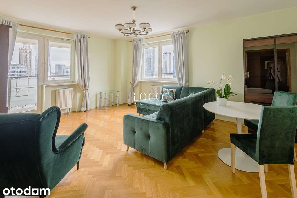 Imponujący widok na panoramę Warszawy z 14. piętra
