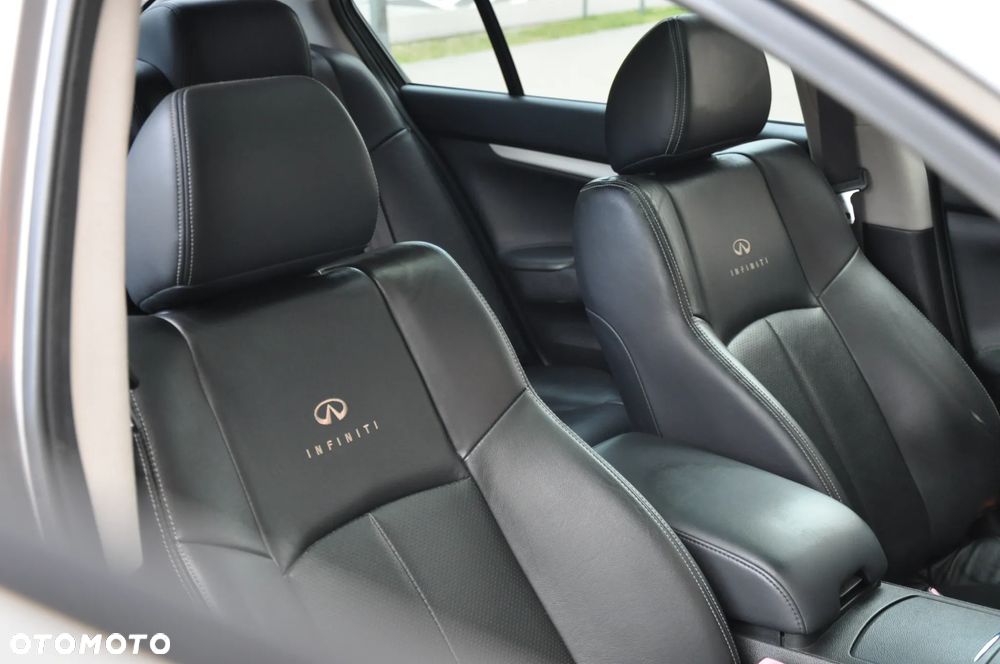 Infiniti G 3.5 - 7