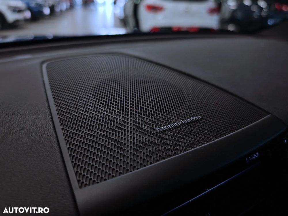 Volvo XC 60 B5 MHEV AWD R-Design - 28