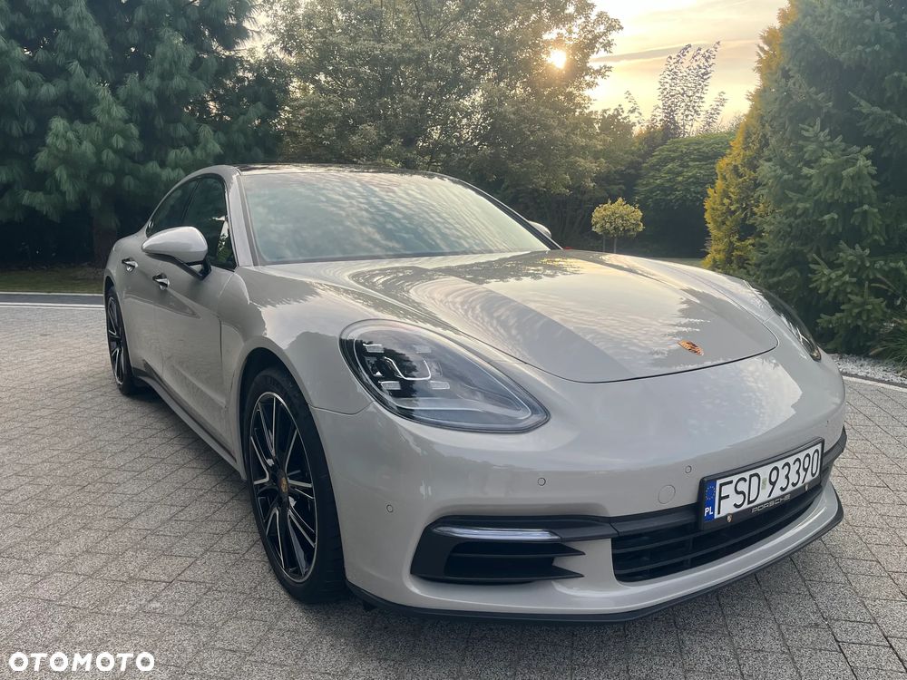 Porsche Panamera Standard - 1