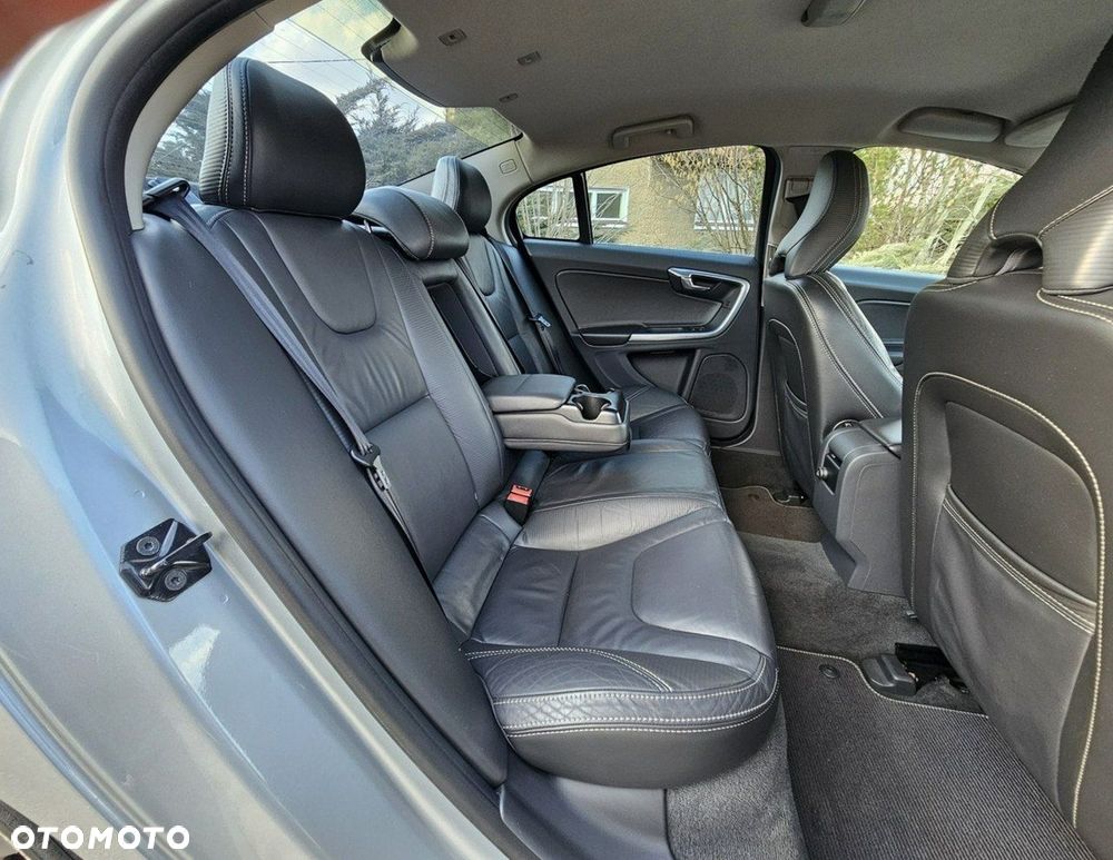 Volvo S60 D2 R-Design Momentum - 16