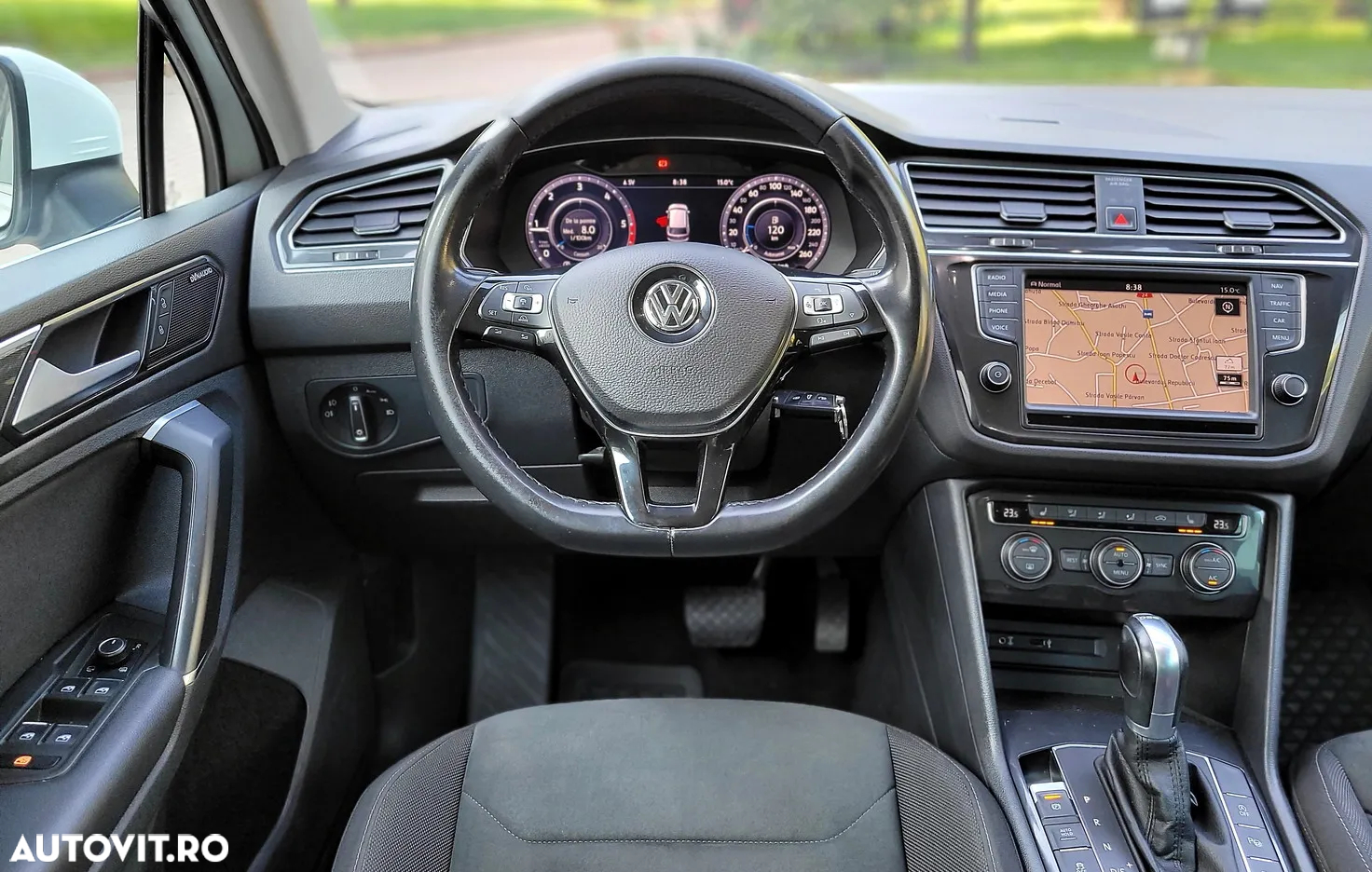 Volkswagen Tiguan - 23