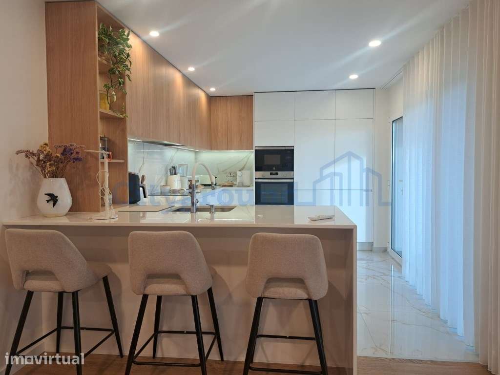 Apartamento T3 Novo com 2 Suítes, Garagem Dupla e Varandas em Todas... - Grande imagem: 5/36