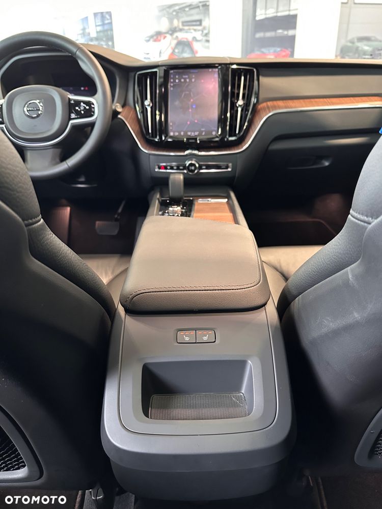 Volvo XC 60 B6 B AWD Ultimate Dark - 11