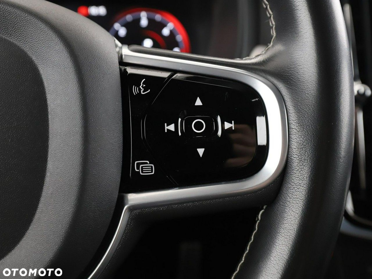Volvo V90 D4 R-Design - 32