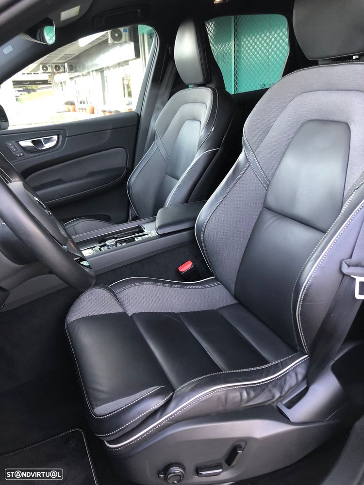 Volvo XC 60 2.0 T6 PHEV R-Design AWD - 24