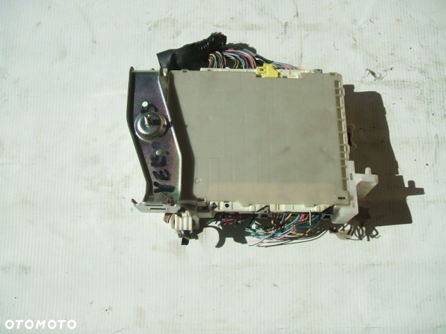 TOYOTA VERSO S MODUŁ STEROWNIK BSI 89221-52240 82730-52L70-C - 3