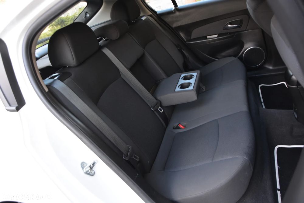 Chevrolet Cruze - 36