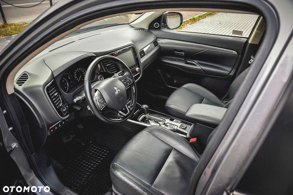 Mitsubishi Outlander 2.0 Intense + Navi 4WD CVT - 10