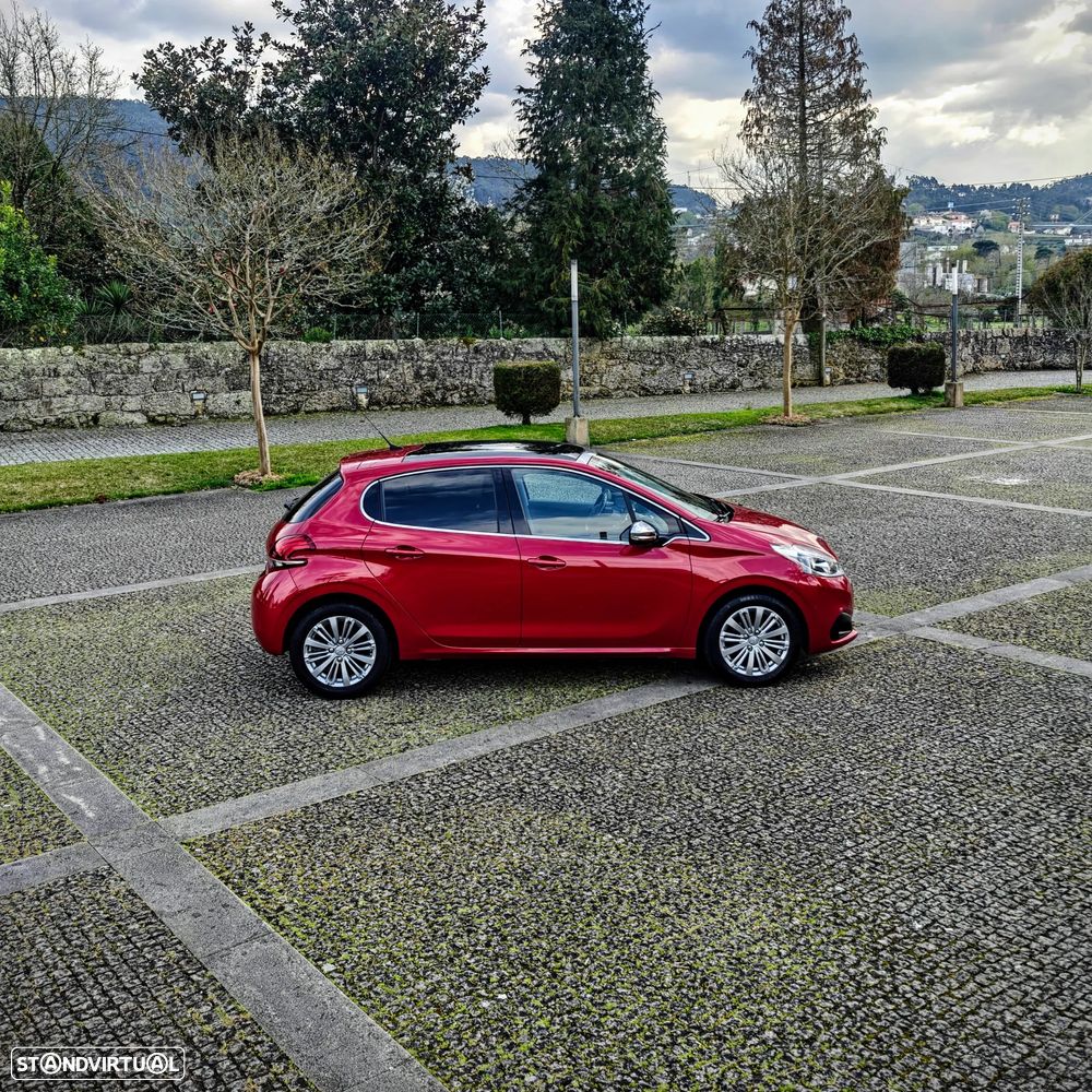 Peugeot 208 1.2 PureTech GT Line - 24