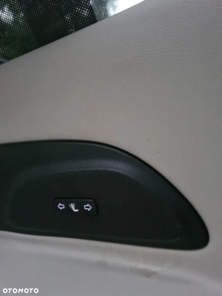 Chrysler Pacifica - 10