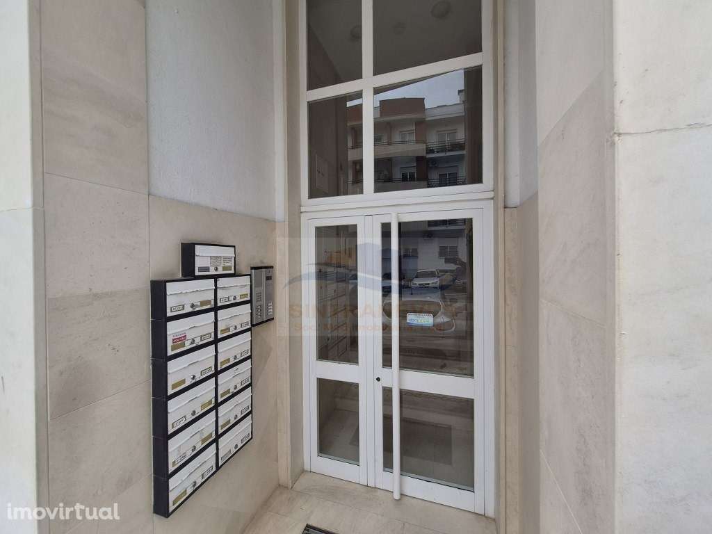 Apto T2 no Vale Flor de Baixo, áreas amplas 3o andar com Elevador, ... - Grande imagem: 2/20