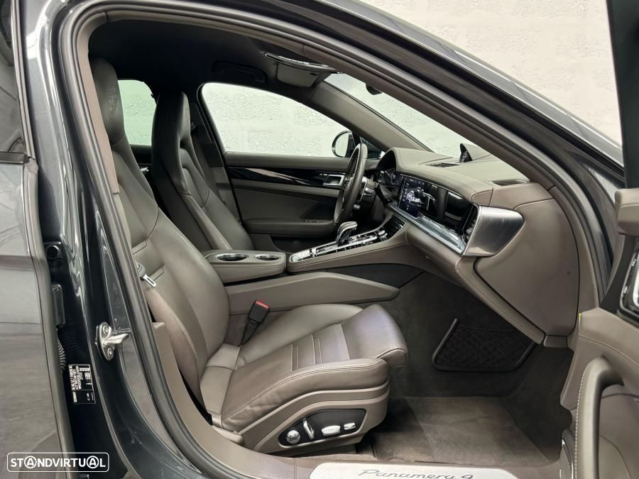 Porsche Panamera 4 E-Hybrid - 45
