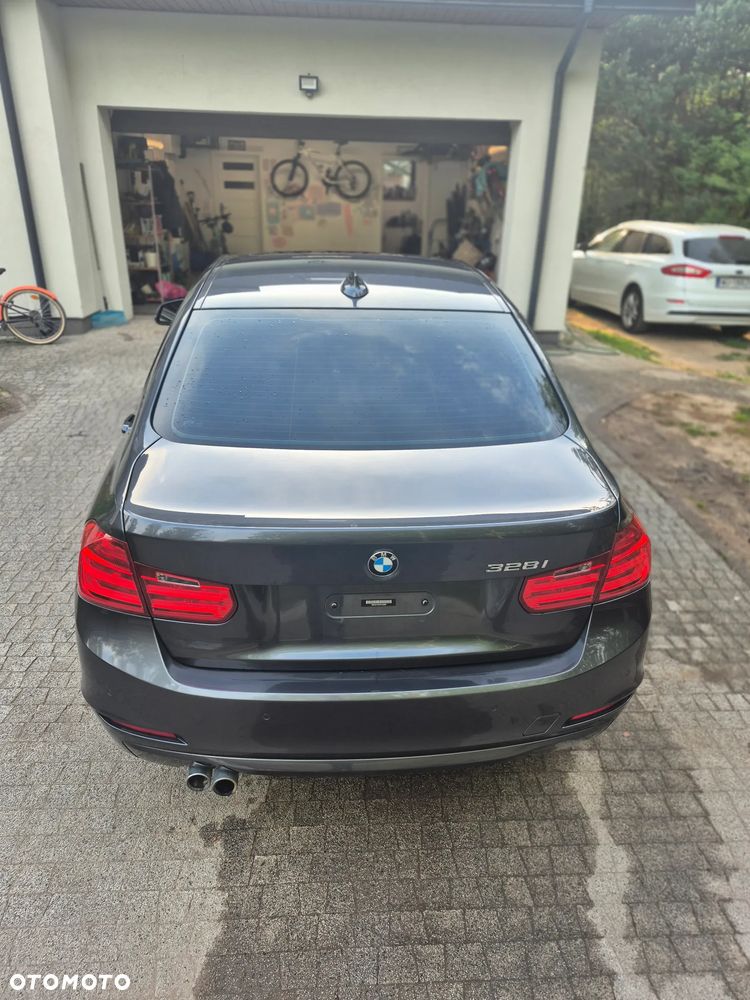 BMW Seria 3 328i - 4