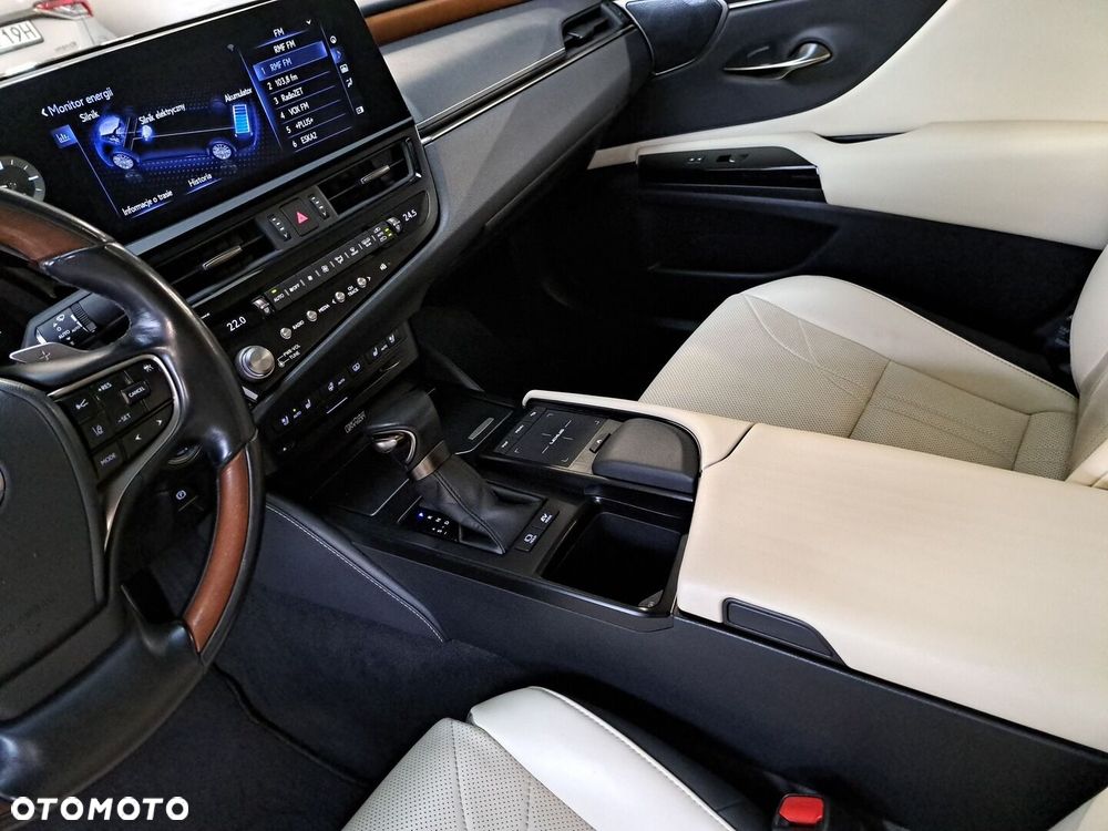 Lexus ES 300h Prestige - 33