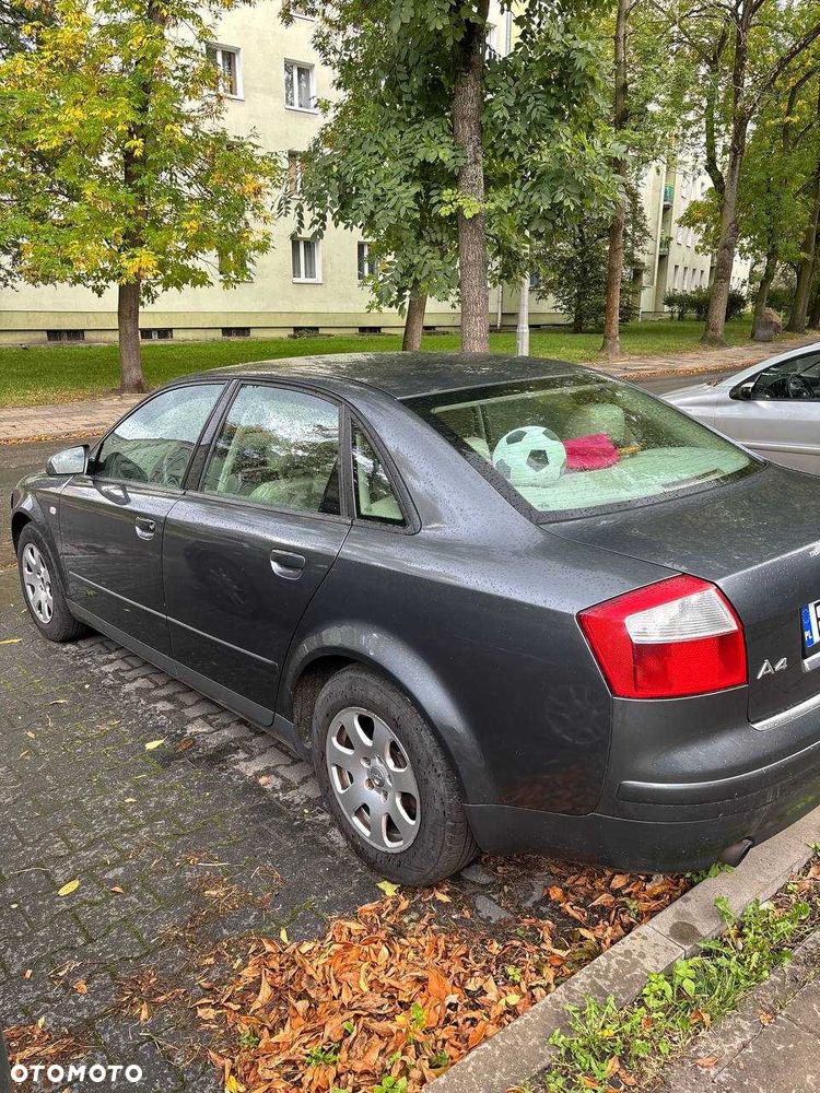 Audi A4 Limousine - 4