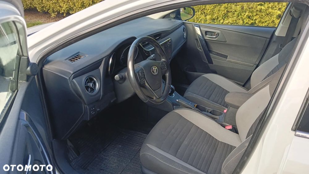 Toyota Auris - 11
