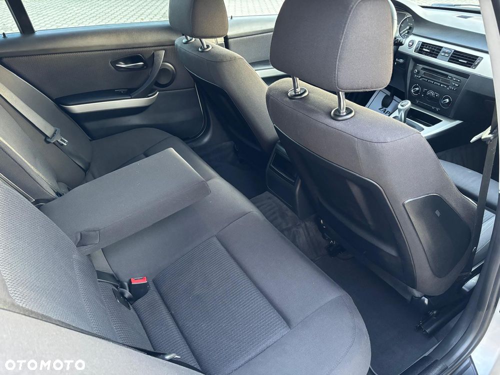 BMW Seria 3 318d DPF Edition Exclusive - 20