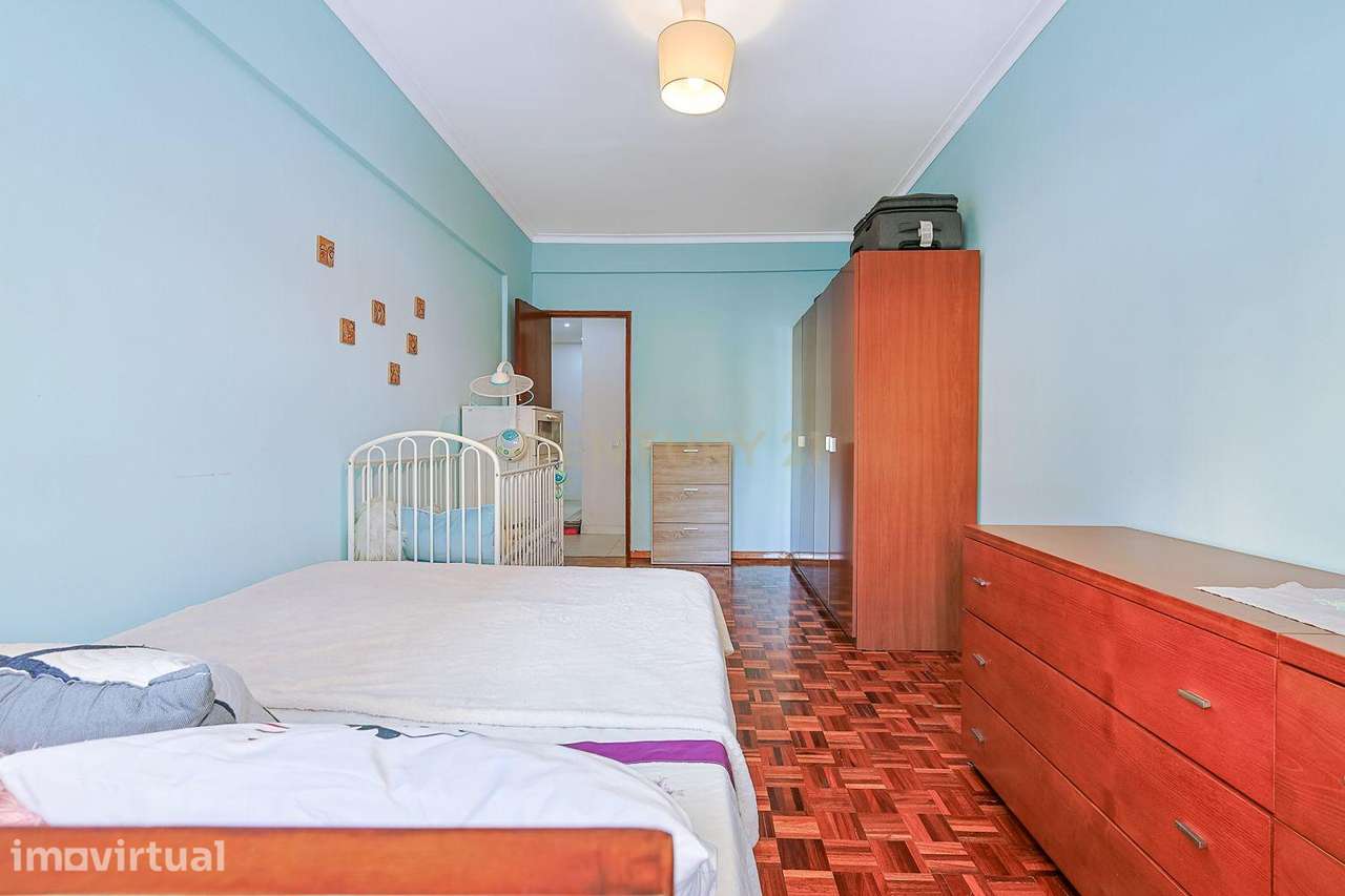 Apartamento T3 Parcialmente Remodelado na Torre da Marinha - Grande imagem: 4/30