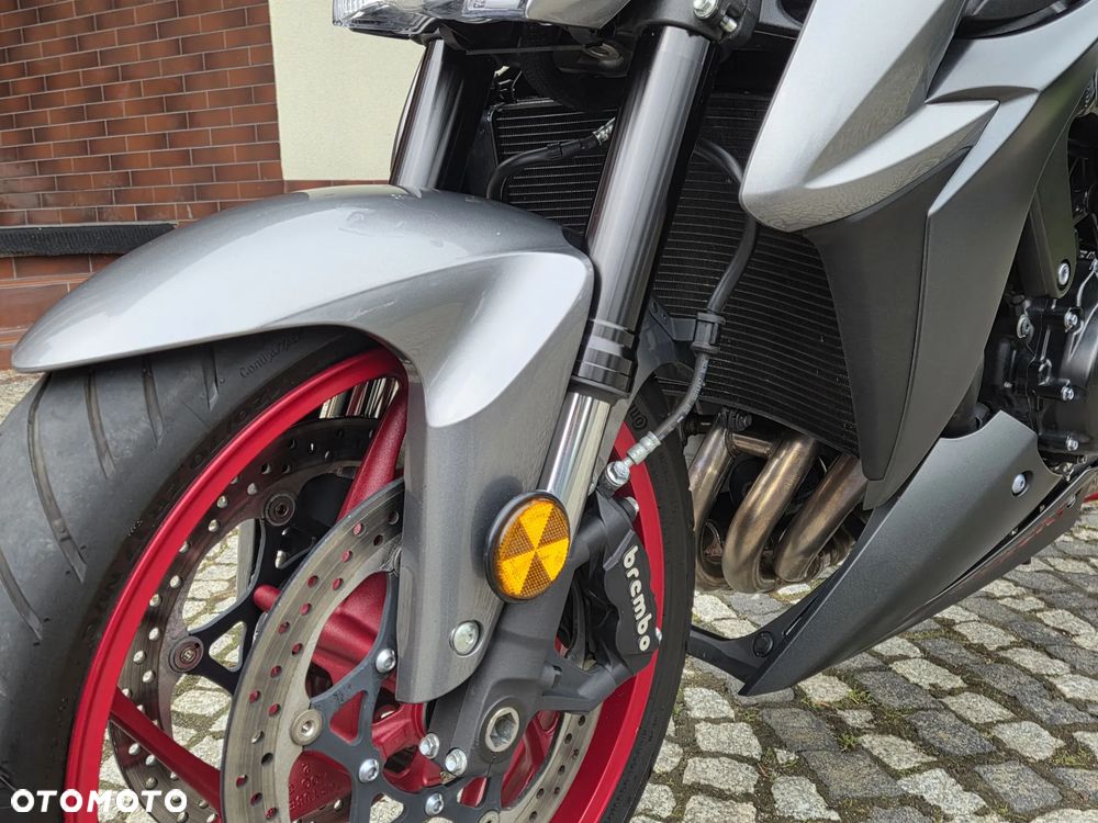 Suzuki GSX - 27