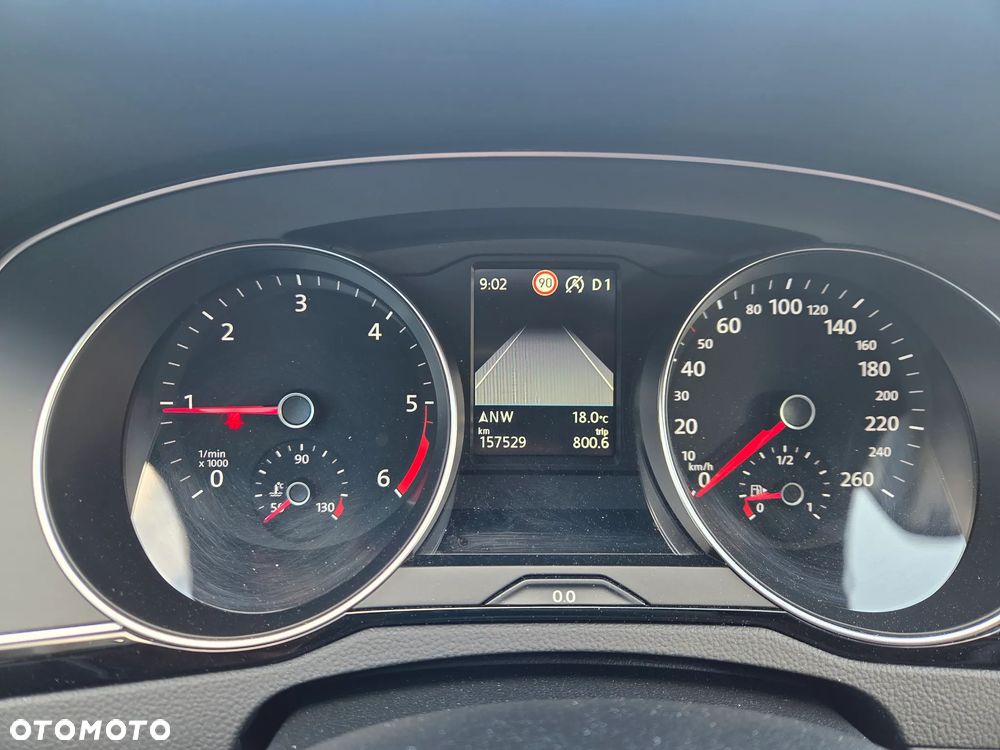 Volkswagen Passat 2.0 TDI SCR DSG Business - 18