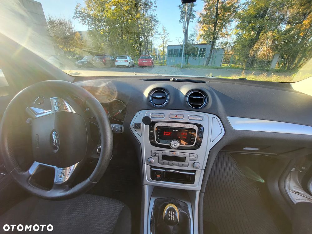 Ford Mondeo 2.0 Ambiente - 12