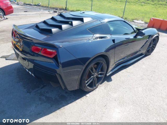 Chevrolet Corvette - 4