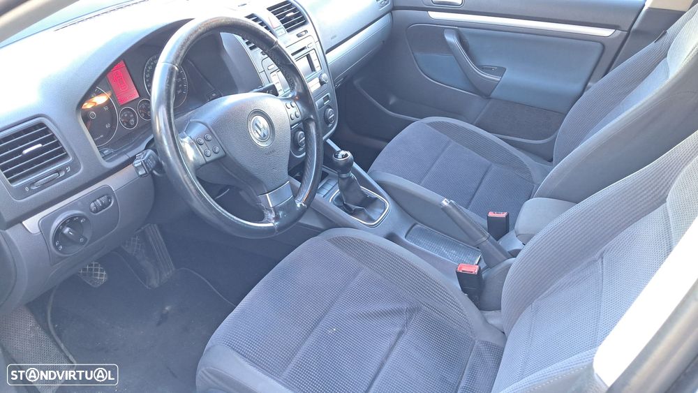 VW Jetta 1.9 TDi Confortline - 6