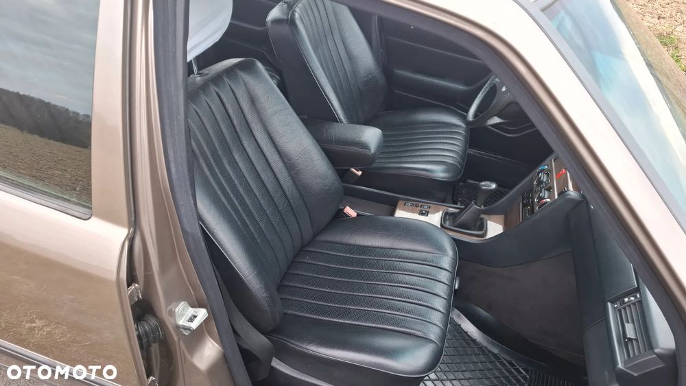 Mercedes-Benz W124 (1984-1993) - 35