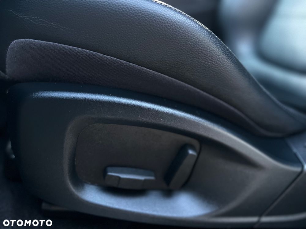 Jaguar E-Pace P200 AWD S - 38