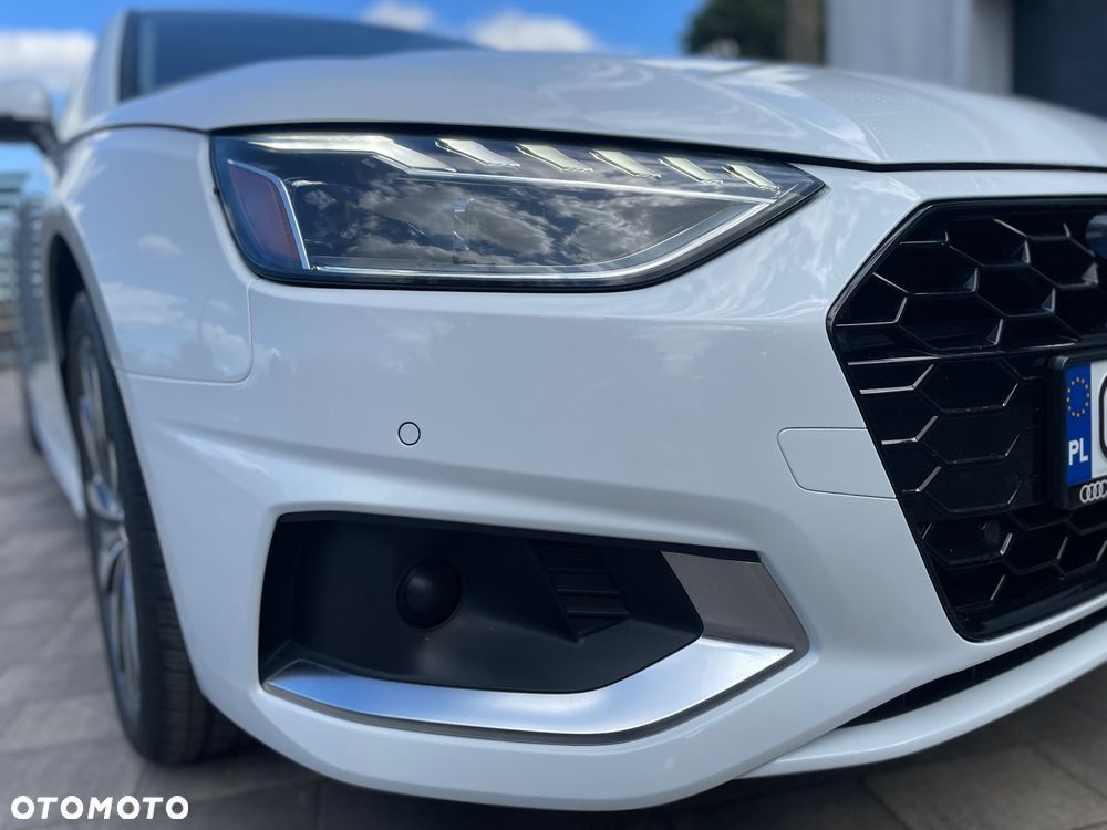 Audi A4 Limousine 40 TFSI S tronic design - 40