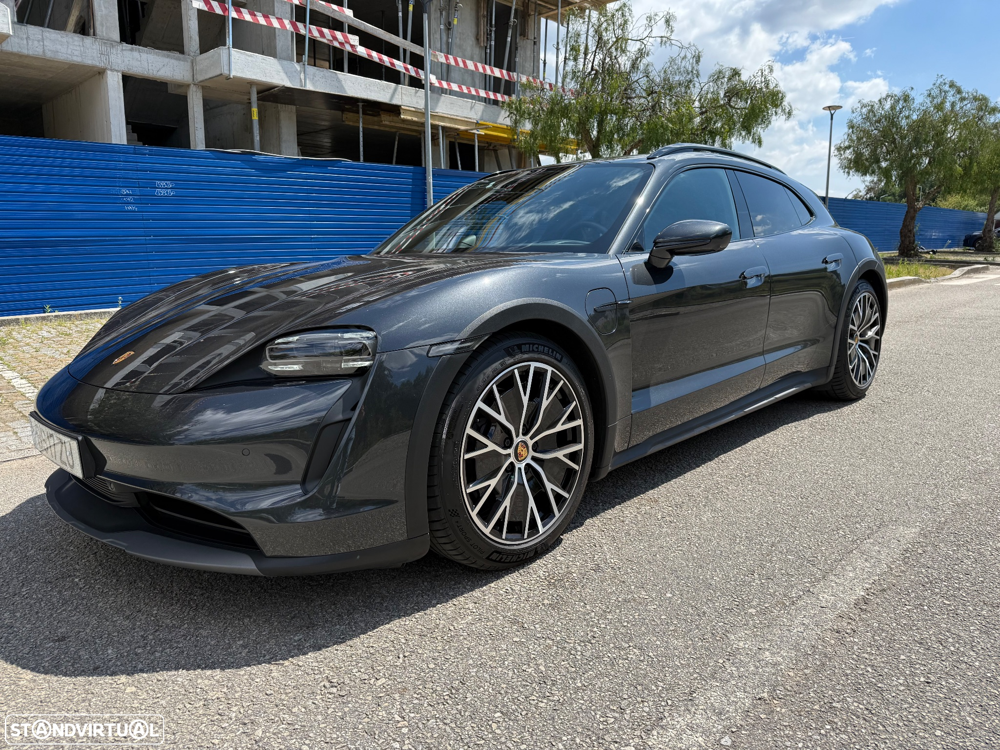 Porsche Taycan Cross Turismo 4 - 2
