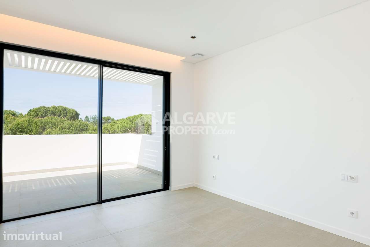 Espaçosa e moderna moradia V4 junto do Campo de Golfe em Vilamoura, Al - Grande imagem: 4/60
