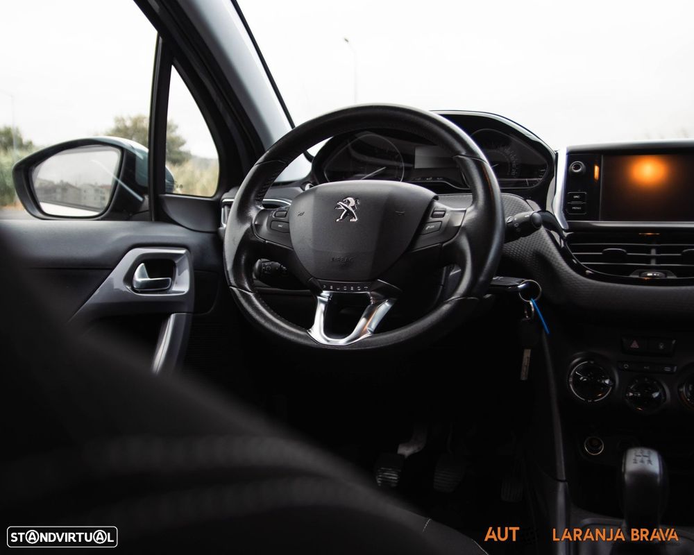 Peugeot 2008 1.2 PureTech Allure - 23