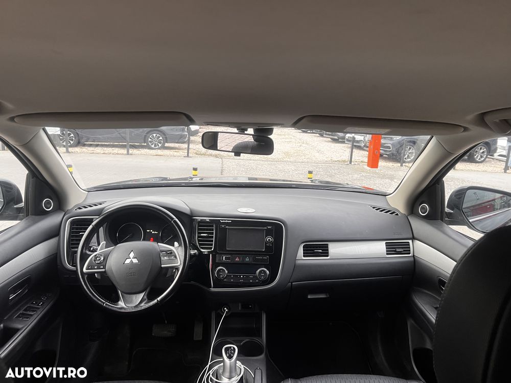 Mitsubishi Outlander 2.0 4WD - 17