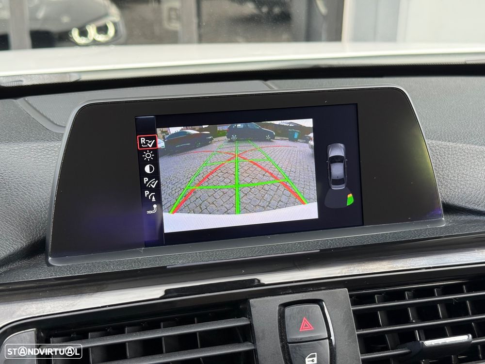 BMW 320 d Auto Pack M - 19