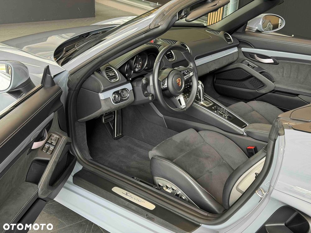 Porsche 718 Spyder - 14