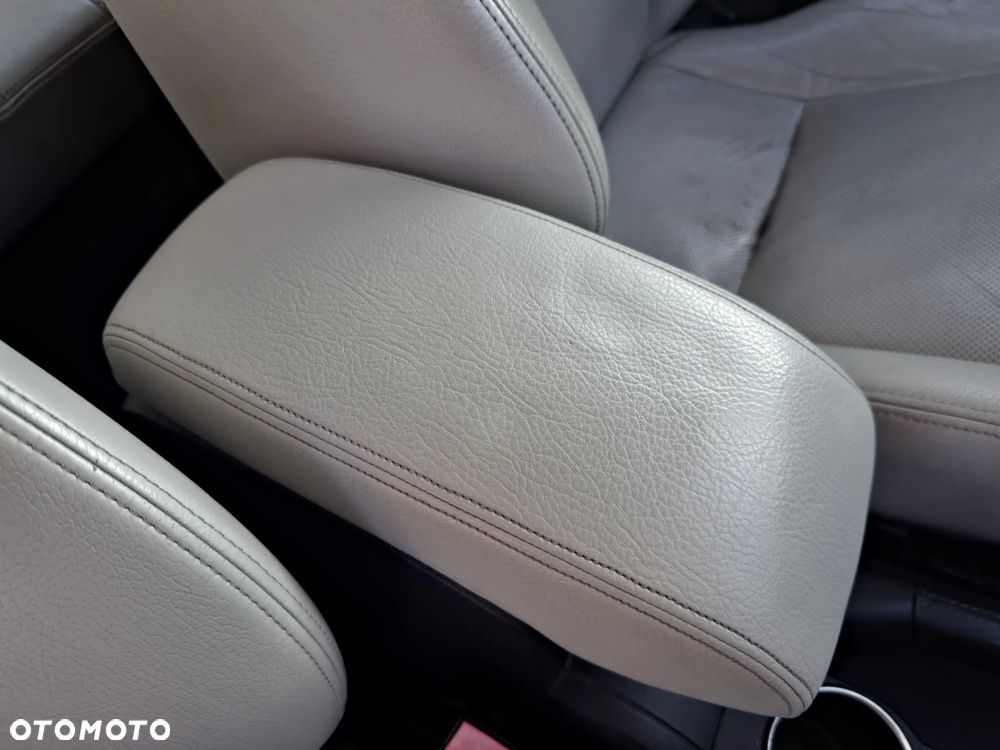 Ford Mondeo V6 ST 220 - 34