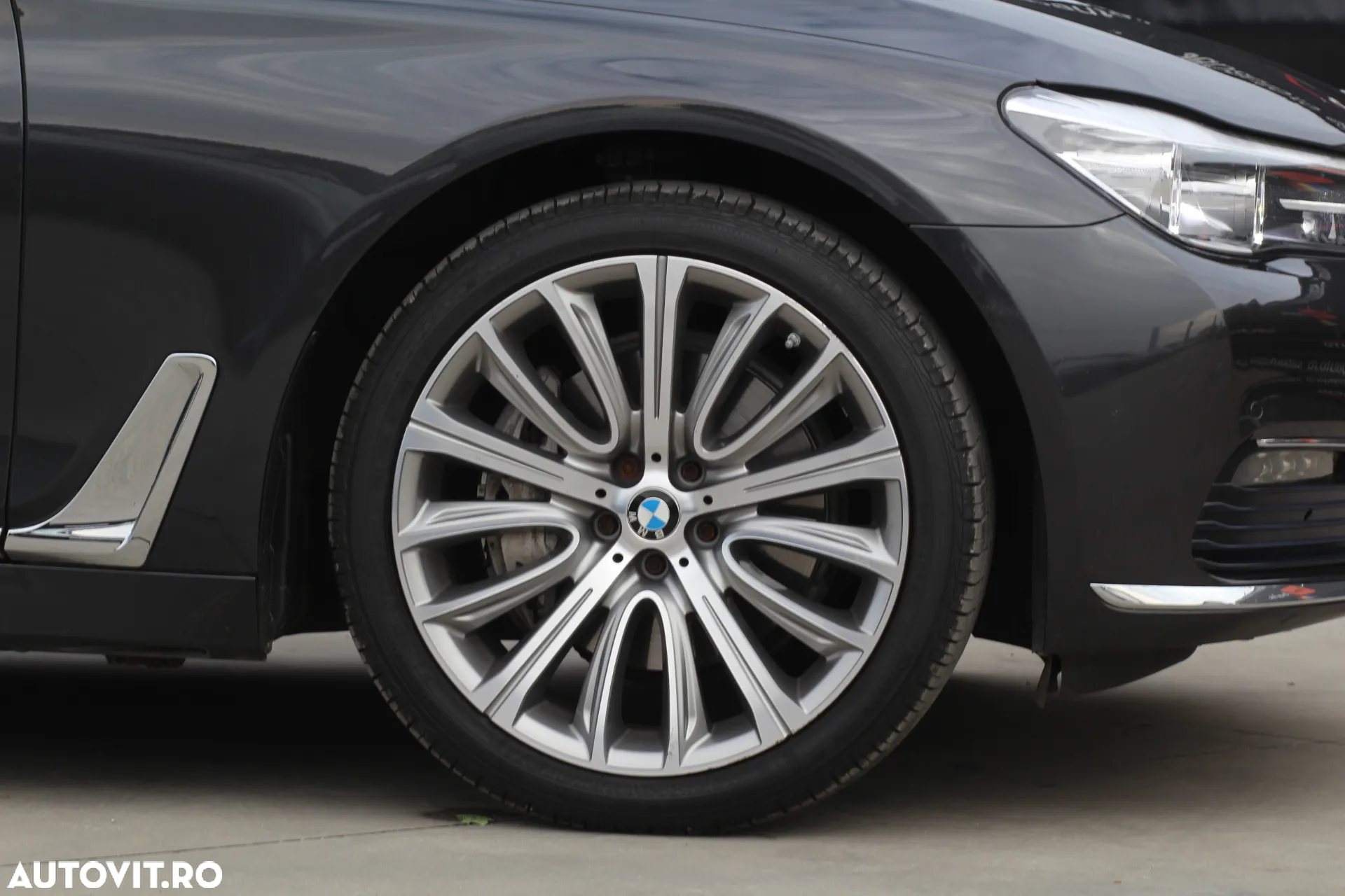 BMW Seria 7 730d xDrive - 29