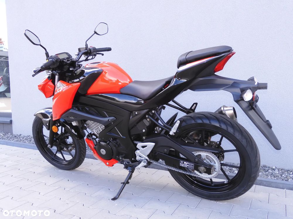 Suzuki GSX - 27