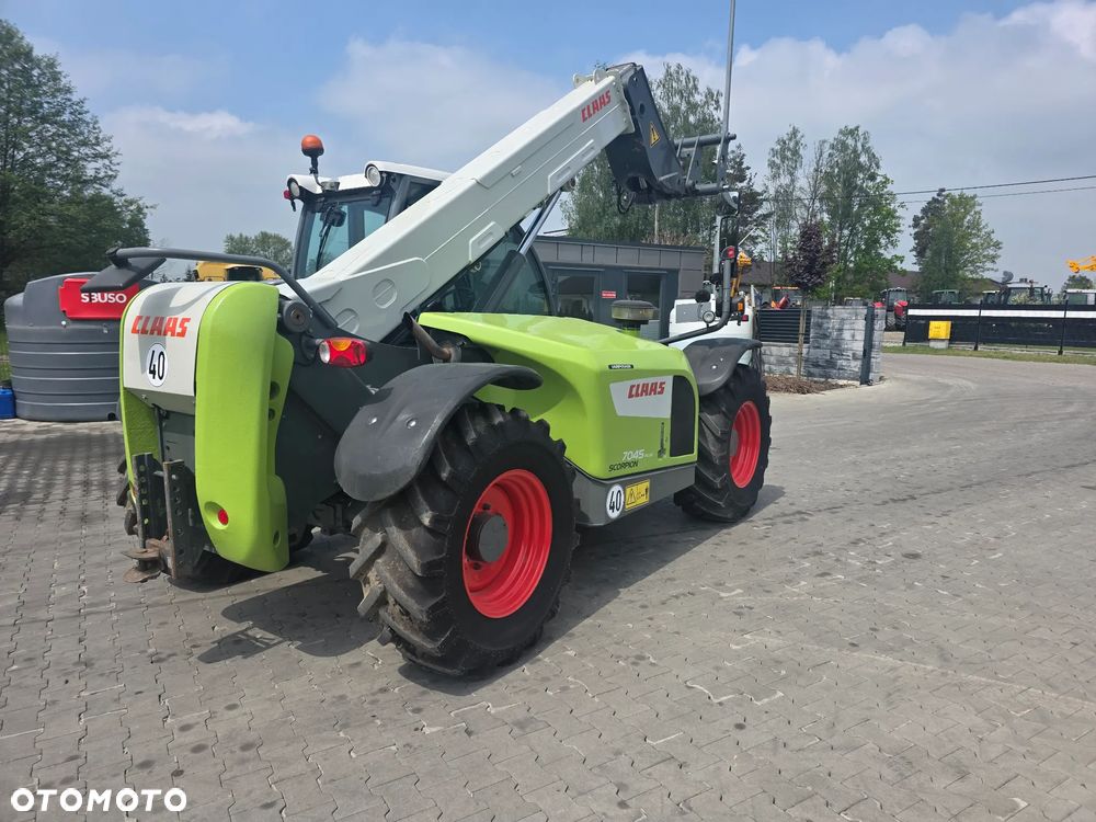 Claas scorpion 7045 - 4