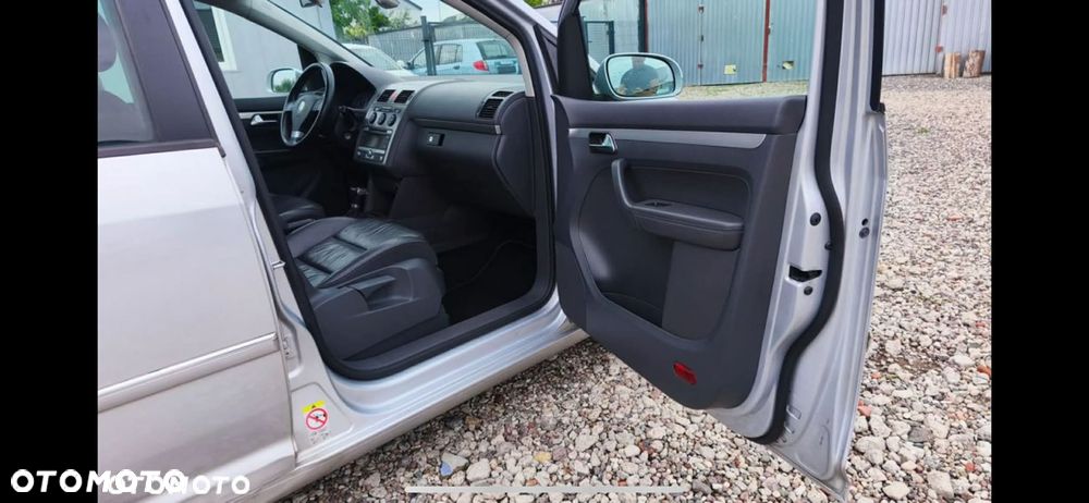 Volkswagen Touran 2.0 TDI DPF DSG Highline - 8