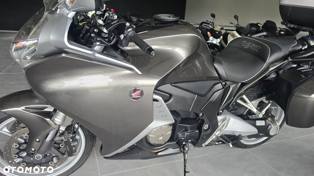 Honda VFR - 14