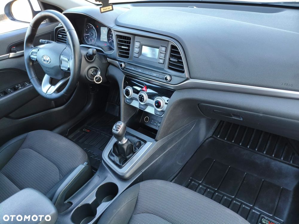 Hyundai Elantra 1.6 Classic Plus - 6