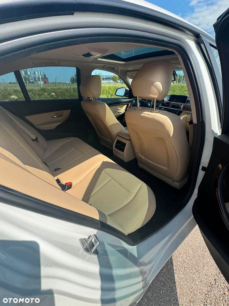 BMW Seria 3 320i xDrive - 14