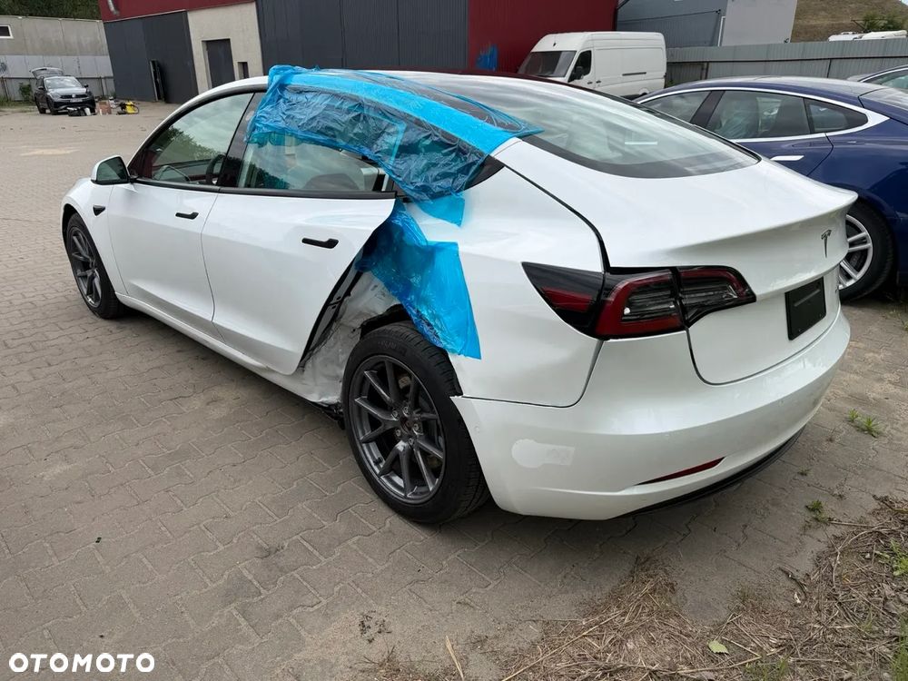 Tesla Model 3 - 4