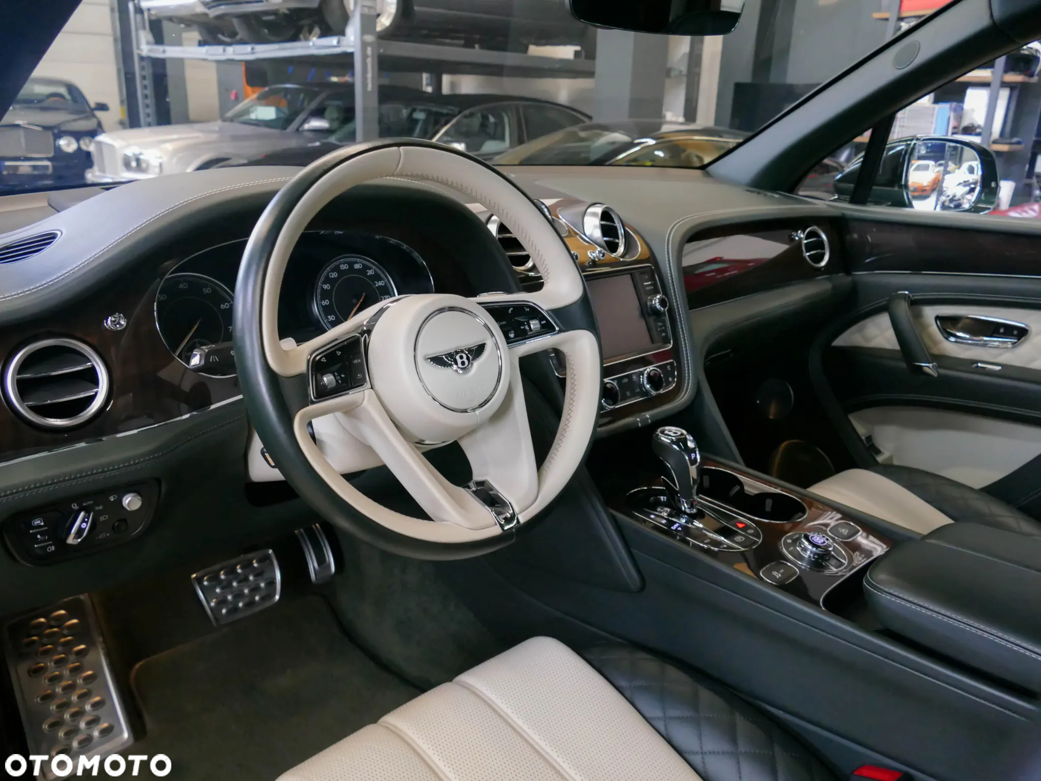 Bentley Bentayga W12 Mulliner - 9