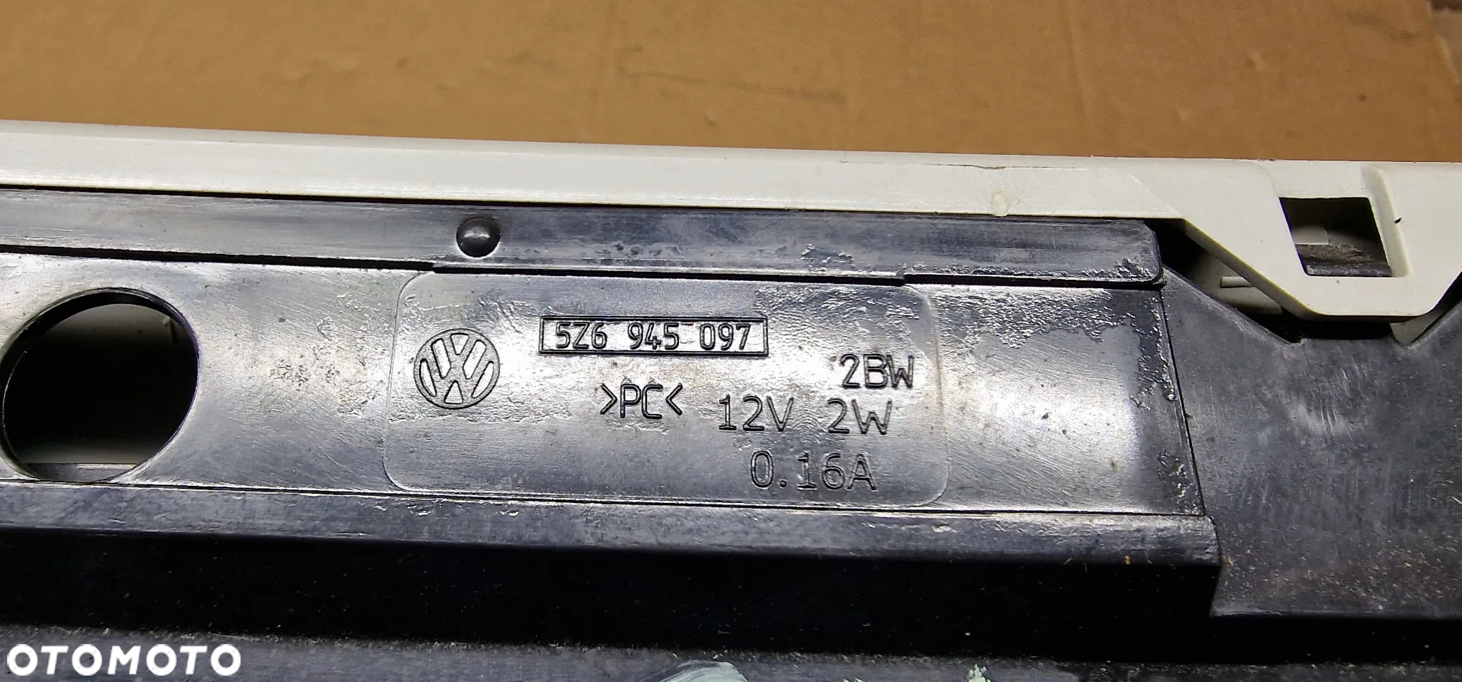 Trzecie światło stop VW FOX 5Z6945097 - 4