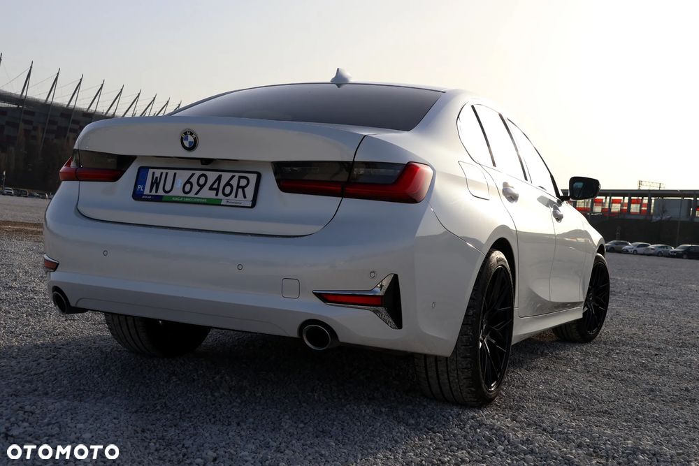 BMW Seria 3 320d xDrive Luxury Line - 11