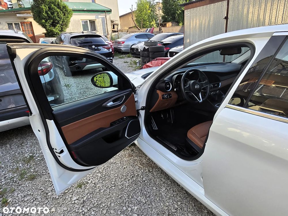 Alfa Romeo Giulia 2.0 Turbo 16V AT8-Q4 Ti - 19